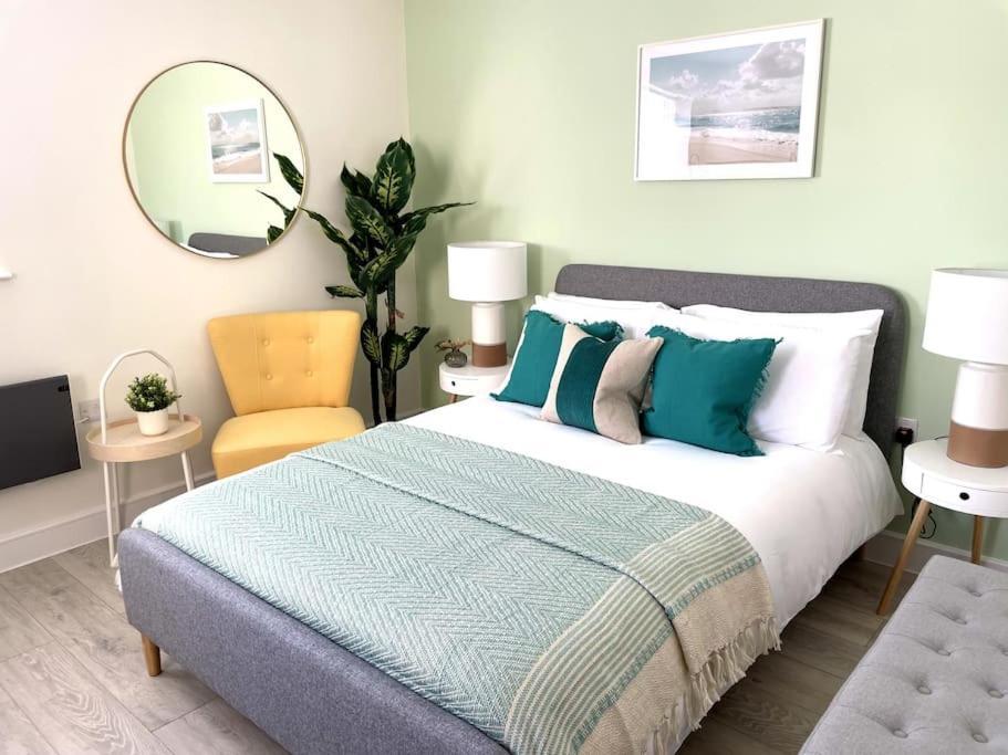 Luxury Porthcawl Large Spacious 2 Bedroom Apt, Garden, Prime Location Esterno foto